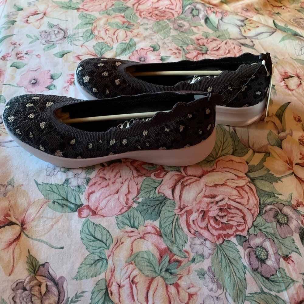 Women's Black and White Slip-On Shoes - Picture 7 of 14